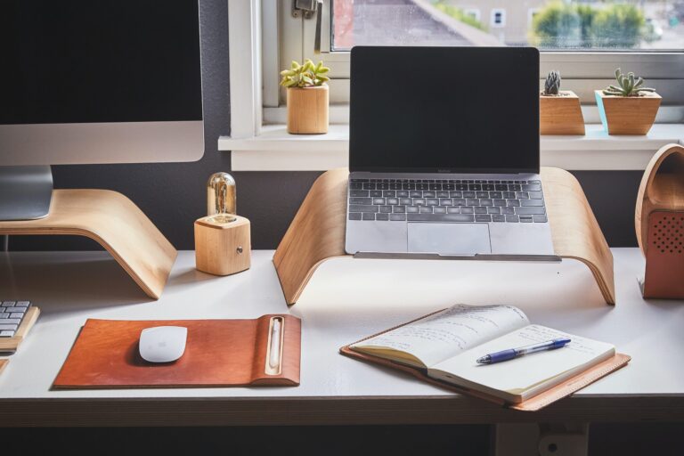 Come personalizzare l'arredamento del tuo ufficio domestico per riflettere la tua personalità e il tuo stile